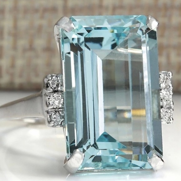 Silver Aquamarine Sapphire Rectangle Gemstone Ring - Picture 4 of 5